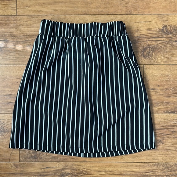 Have Black and White A-line Mini Skirt with Tie Front - Picture 2 of 2